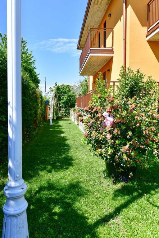 La Terrazza Sul Garda Hotell Exteriör bild